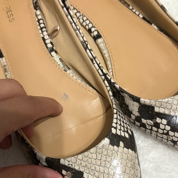 Express Black and Cream Snakeskin Flats Size: 9 - Picture 8 of 8